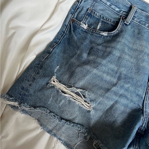 Distressed Jean shorts from Old Navy 🩵 - Picture 4 of 4